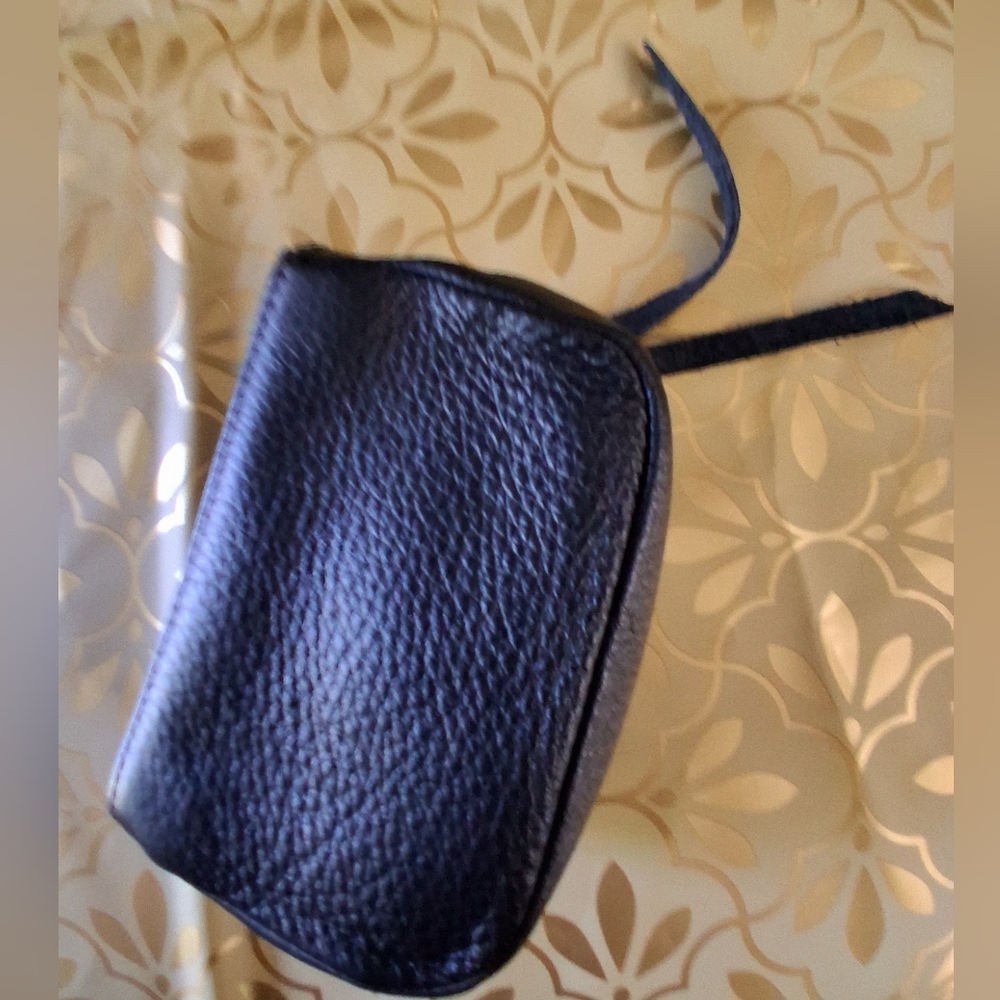 🔥NEW Aimee Kestenberg Black Leather Wristlet Crossbody Iridescent Zipper - Picture 15 of 15